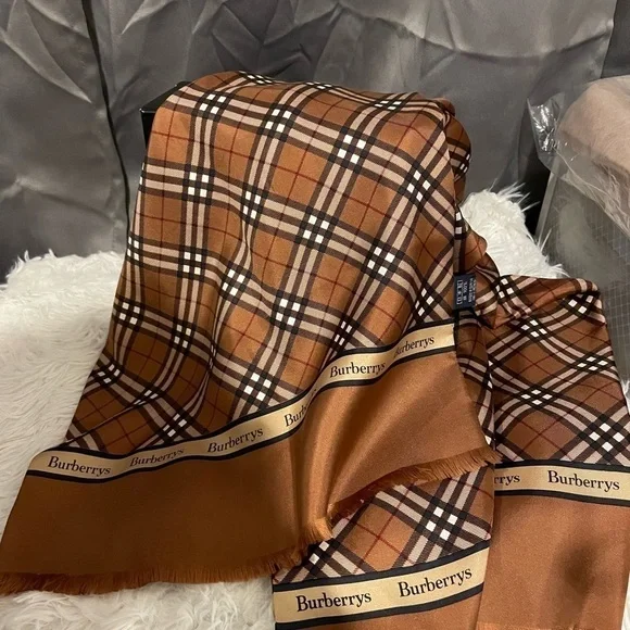 Burberrys silk scarf - Picture 5 of 6